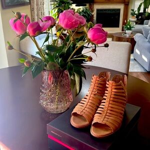 Back zippered Roman wedge sandal